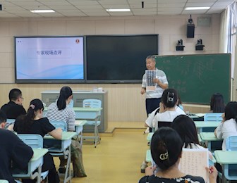 翰墨飘香 书写芬芳 —苏州市吴中区东吴实验小学开展“青春微学堂”粉笔字现场书写活动
